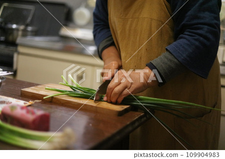 切蔥的女人 109904983