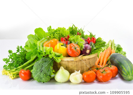 various kinds of fresh vegetables 109905595