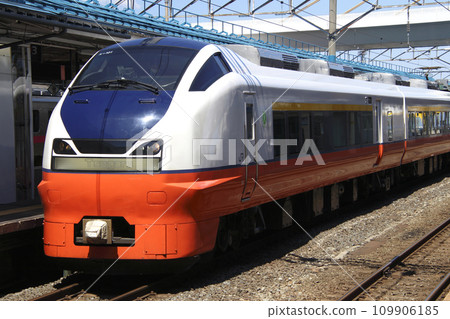 奧羽幹線特急津輕在青森車站停靠（E751系列：秋田⇔青森） 109906185