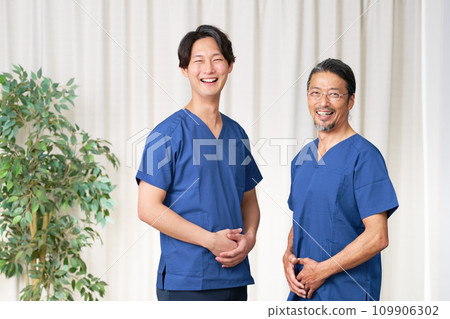 Male staff in scrubs looking at you with a smile 109906302