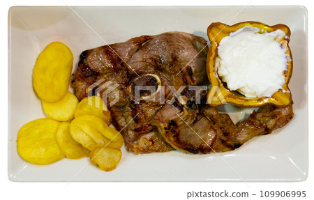 Grilled lamb thigh and potatoes served in a plate 109906995