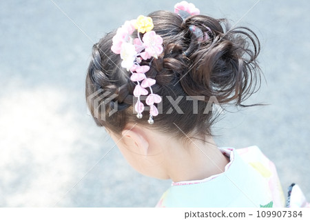 七五山穿著傳統服裝的女孩的髮型 七五山穿著傳統服裝的女孩的髮型 109907384