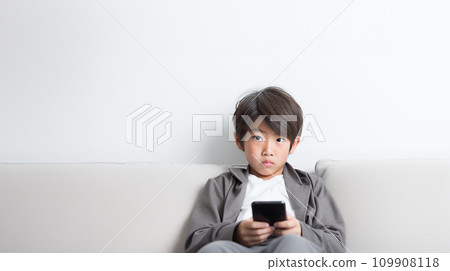 Smartphones and elementary school students 109908118