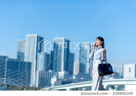 藍天/女商人 109908209