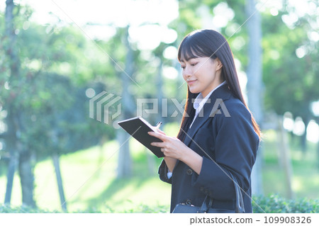 一個女人做筆記 一個女人做筆記 109908326