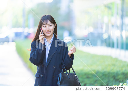 Career woman/going out 109908774