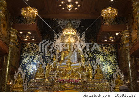Sitting Buddha statue in the Chinnarat posture along with the apostles, which is the main Buddha in the church at Wat Tha Mai temple. 109910158