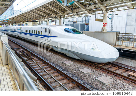 [Transportation image] Tokaido Shinkansen (Tokyo Station) 109910442