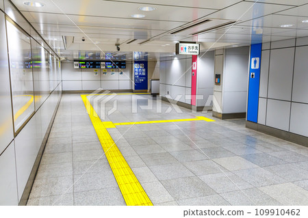 [交通形象] 新幹線車站通道（東京車站） 109910462