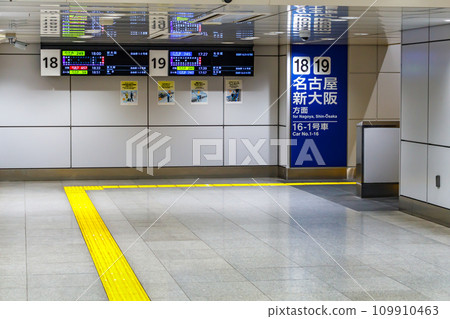 [交通形象] 新幹線車站通道（東京車站） 109910463