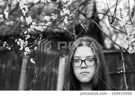 girl portrait bw 109910990