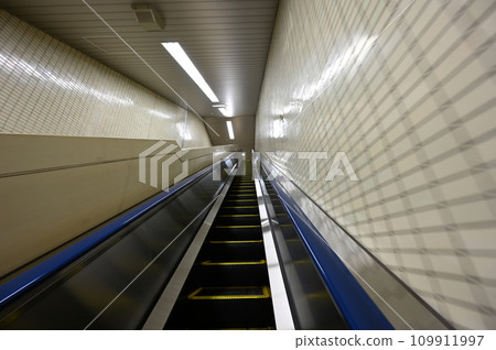 A certain subway escalator 109911997