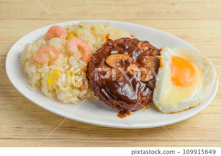 蝦子抓飯和漢堡午餐 109915649