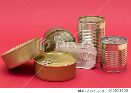 Unopened Tin Cans with Blank Edges on Red Background 109915700