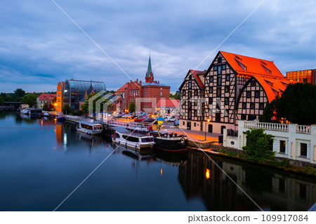 2022-07-07 old town on embankment of Brda river at dusk. Bydgoszcz, Poland 109917084