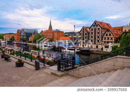 2022-07-07 old town by the Brda river. Bydgoszcz, Poland. 109917088