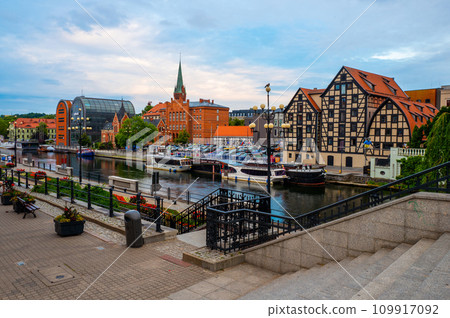 2022-07-07 old town by the Brda river. Bydgoszcz, Poland. 109917092