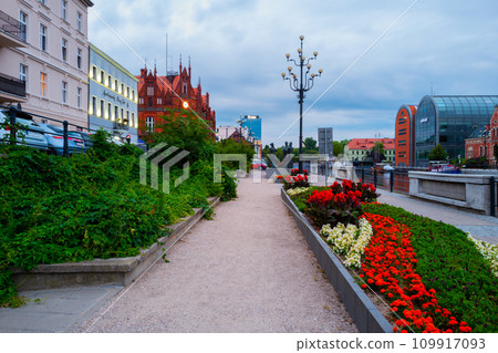 2022-07-07 old town by the Brda river. Bydgoszcz, Poland. 109917093