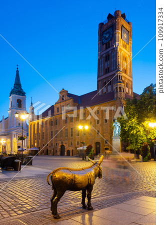 2022-07-06. Old bronze sculpture of a donkey on the street in the historical district of Torun. 109917334
