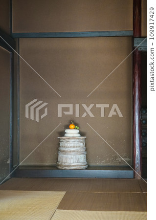 壁龕裡的新年裝飾品 壁龕裡的新年裝飾品 109917429