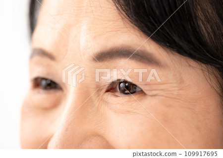 女性眼睛高級 109917695