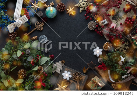 Christmas decorations and natural wreath illumination 109918245