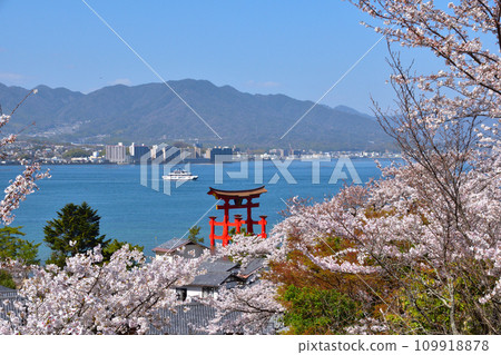 Ono Seto Itsukushima Shrine Otorii Ono Seto Itsukushima Shrine Otorii 109918878