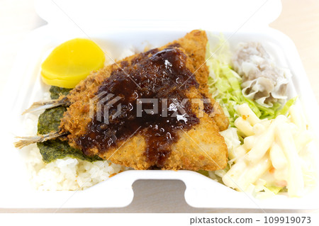 Delicious fried horse mackerel bento Delicious fried horse mackerel bento 109919073