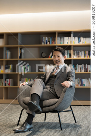 Image of businessman being interviewed, president, manager, professor, etc. Vertical full body 109919207