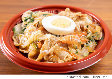 美味的豬肉薑烤午餐 美味的豬肉薑烤午餐 109919432