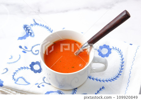 hot tomato soup 109920849