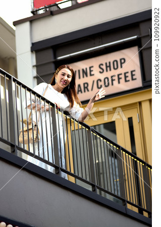 年輕的女士 109920922