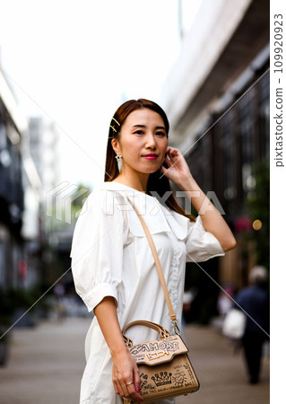 年輕的女士 109920923