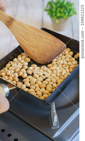 Roasted soybean image 109921225
