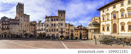 Italy travel and scenic places. Arezzo - beautiful medieval town in Tuscany . Panoramic view of main city scquare - Piazza grande 109921281