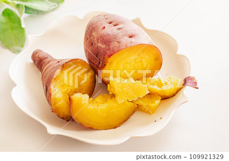 Steamed sweet potato 109921329