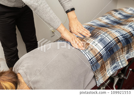 Women who receive massage Women who receive massage 109921553