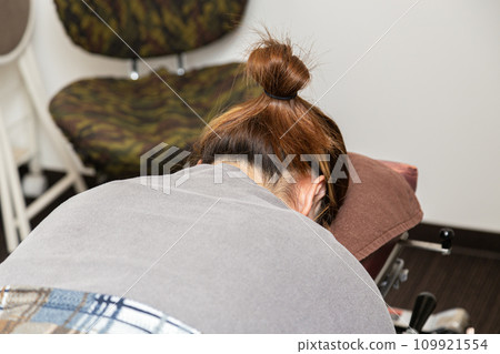 Women who receive massage Women who receive massage 109921554