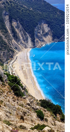 one of the most scenic and beautiful beaches of Cephalonia (Kefalonia) island Myrtos beach. Greece, Ionian islands 109921654