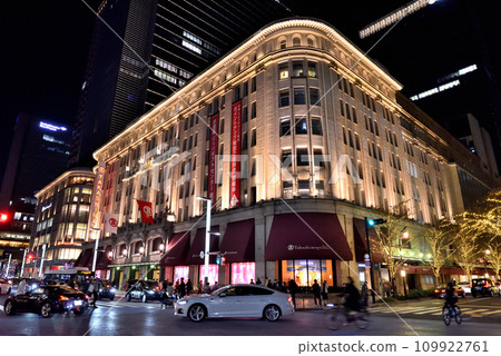 Night view of Nihonbashi Mitsukoshi main store Night view of Nihonbashi Mitsukoshi main store 109922761