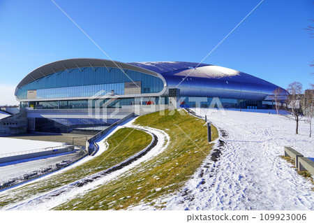 Sapporo Dome (winter) 109923006