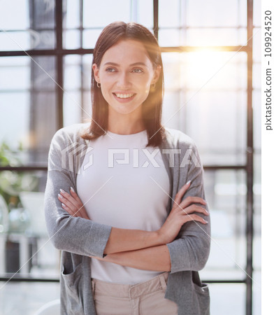 Portrait of a young business woman in an office 109924520