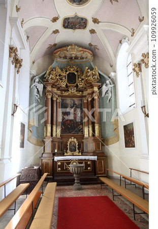 Altar in Basilica of St. Vitus in Ellwangen, Germany Altar in Basilica of St. Vitus in Ellwangen, Germany 109926059