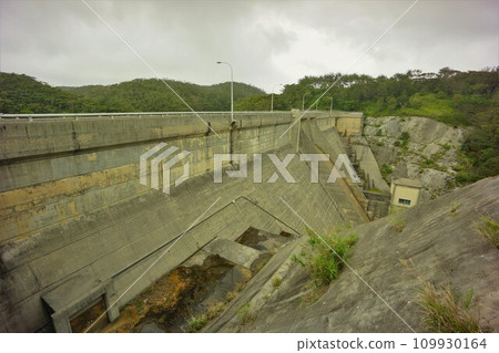 Embankment of Shinkawa Dam 109930164