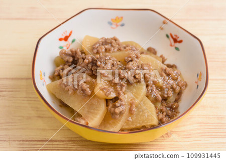 Minced radish with sauce Minced radish with sauce 109931445