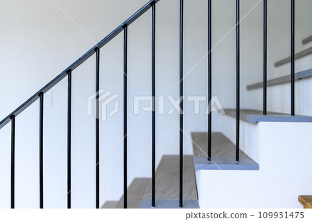 鐵欄桿樓梯 109931475