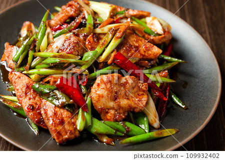 Sichuan style pot meat 109932402