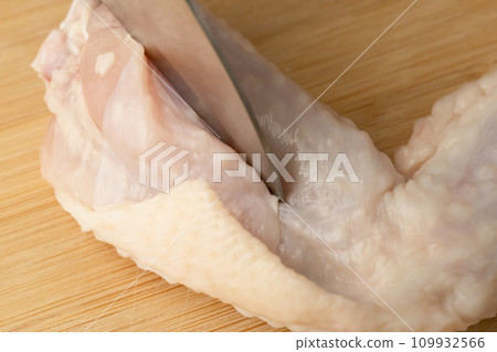 Cut chicken wings with a knife Cut chicken wings with a knife 109932566