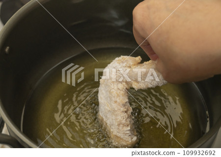 Fried chicken wings Fried chicken wings 109932692
