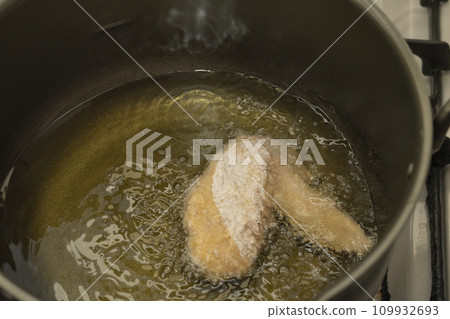 Fried chicken wings Fried chicken wings 109932693